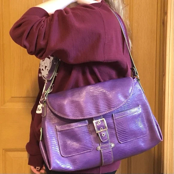 ⬇️ Valerie Stevens Purple Shoulder Bag with Sturdy Handles and Smooth Finish - Picture 7 of 17